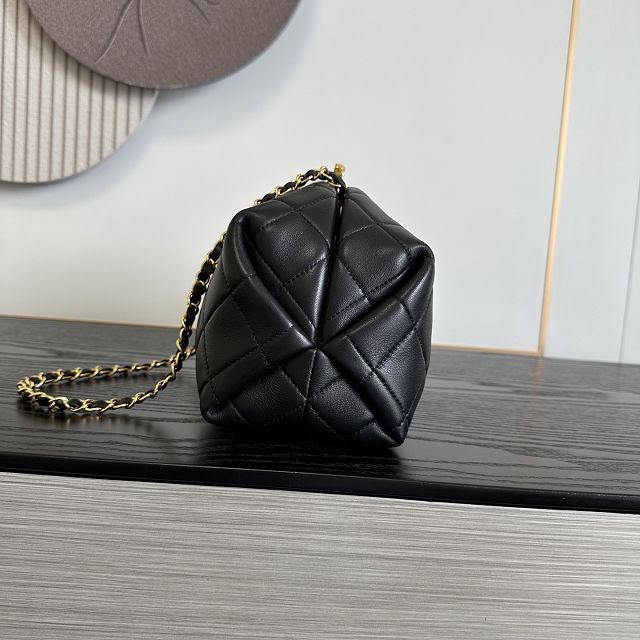 CC lambskin clutch with chain AP5251