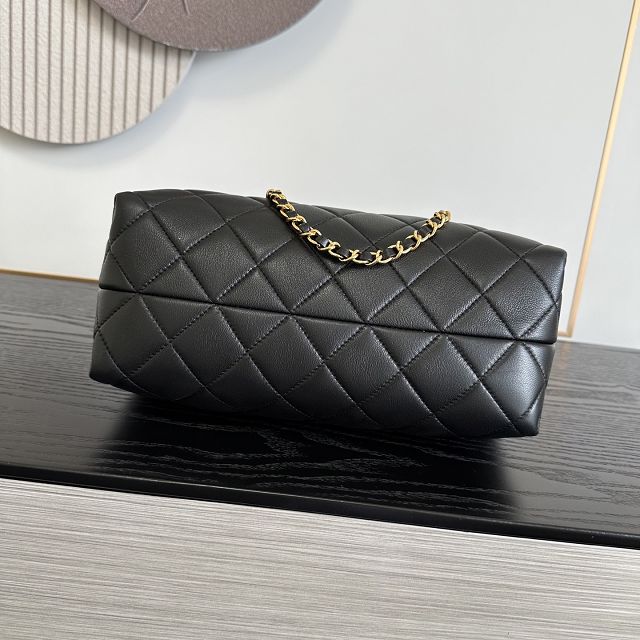 CC lambskin clutch with chain AP5251