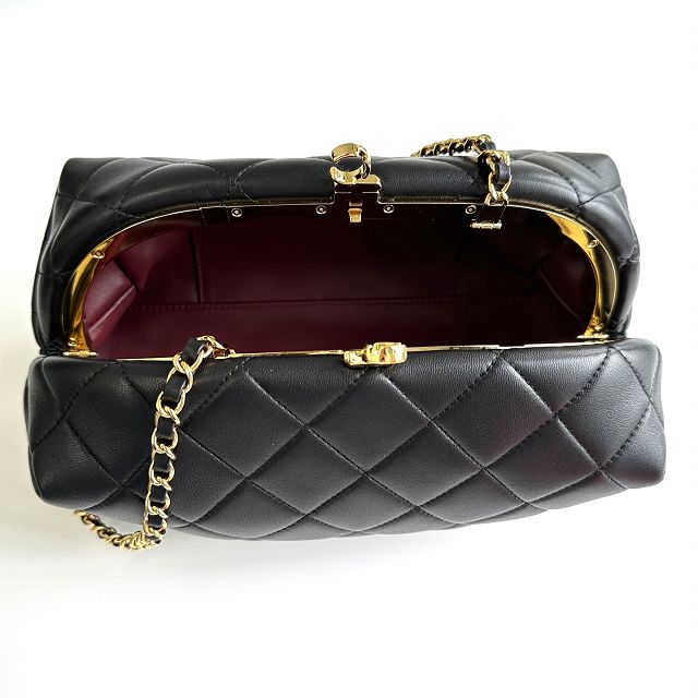 CC lambskin clutch with chain AP5251