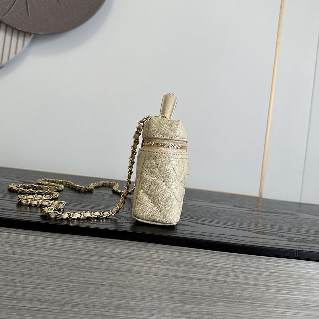 CC grained calfskin vanity with chain AP5475 beige