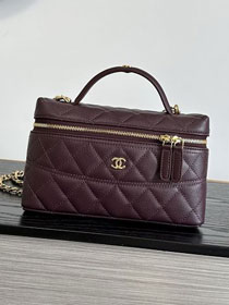 CC grained calfskin vanity with chain AP5475 bordeaux