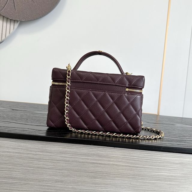 CC grained calfskin vanity with chain AP5475 bordeaux