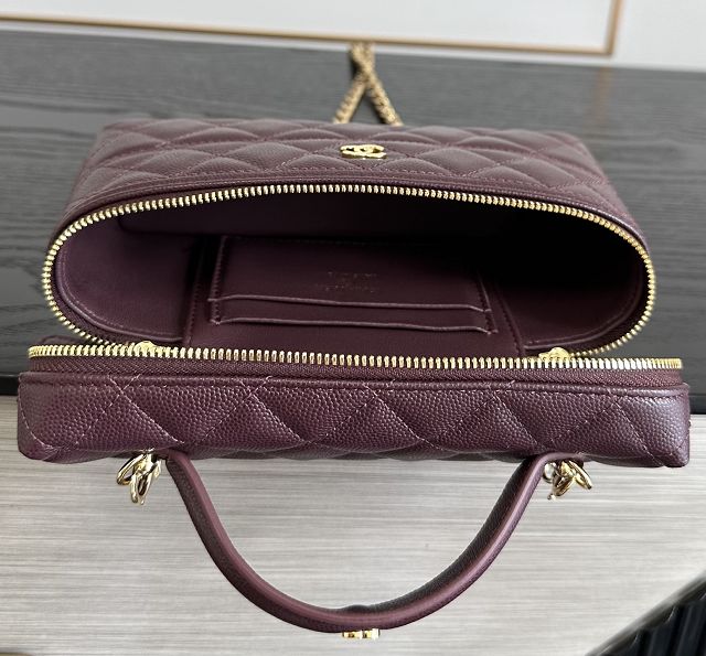 CC grained calfskin vanity with chain AP5475 bordeaux