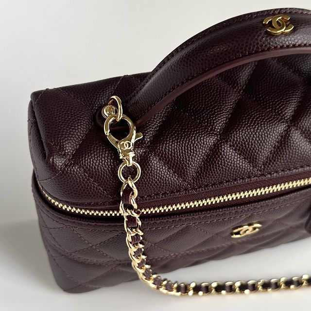 CC grained calfskin vanity with chain AP5475 bordeaux