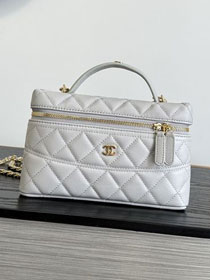 CC grained calfskin vanity with chain AP5475 light grey