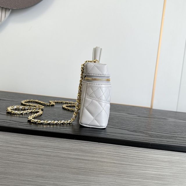 CC grained calfskin vanity with chain AP5475 light grey
