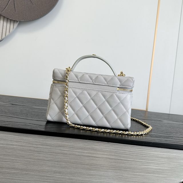 CC grained calfskin vanity with chain AP5475 light grey