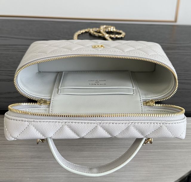 CC grained calfskin vanity with chain AP5475 light grey