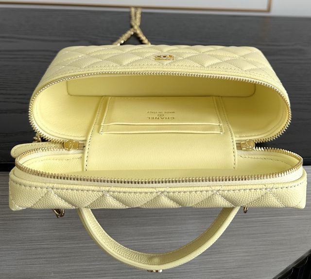 CC grained calfskin vanity with chain AP5475 yellow