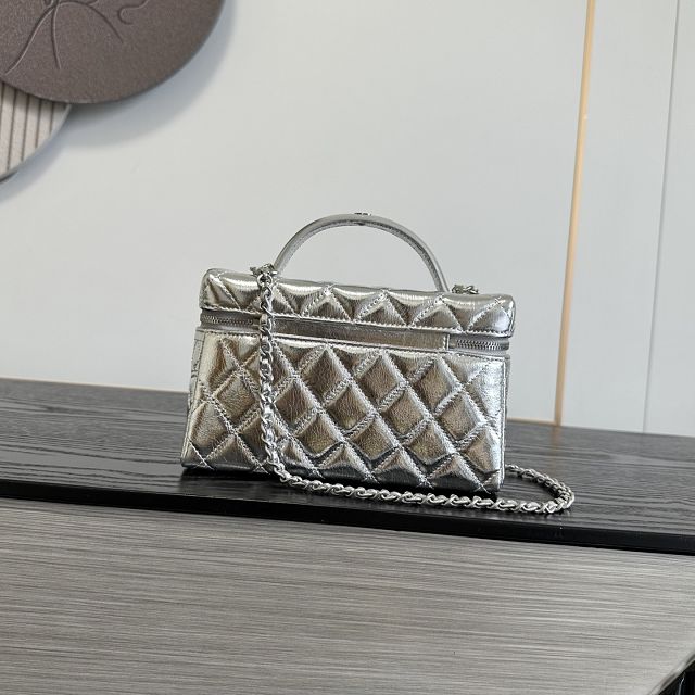 CC metallic calfskin vanity with chain AP5475 silver