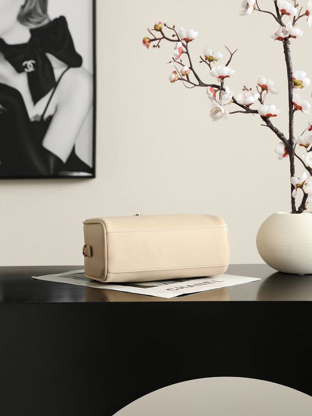CC calfskin clutch with strap AP5528 beige