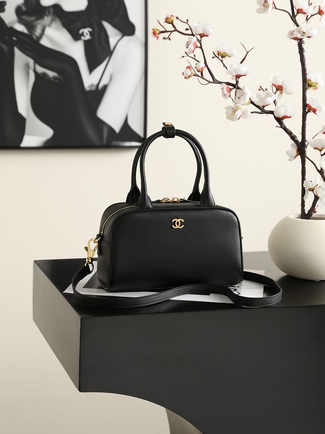 CC calfskin clutch with strap AP5528 black