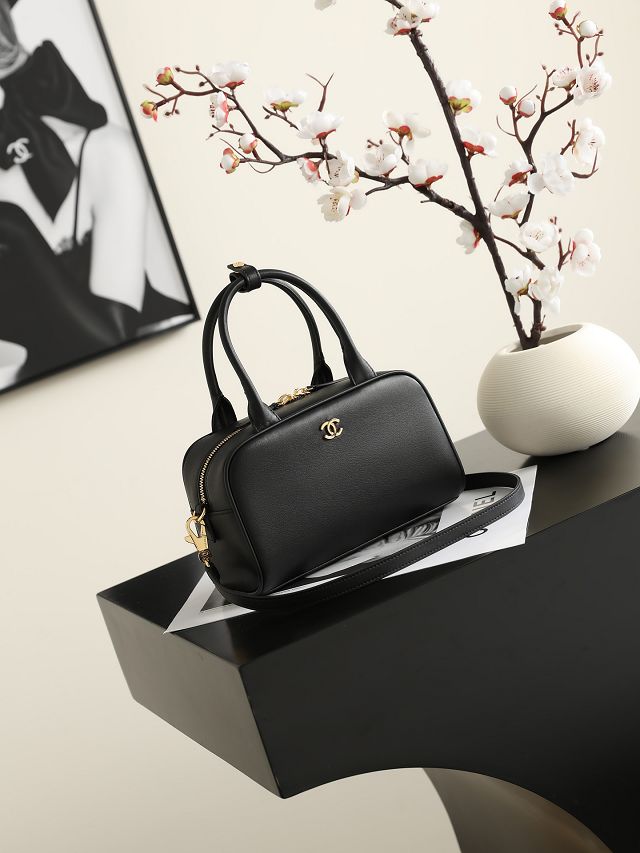 CC calfskin clutch with strap AP5528 black