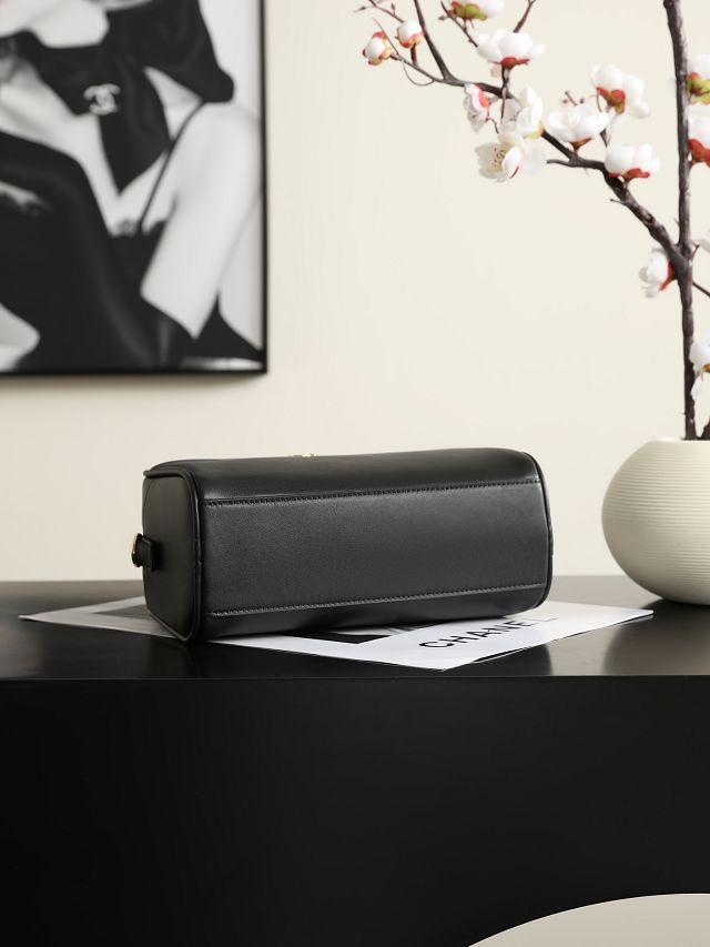 CC calfskin clutch with strap AP5528 black