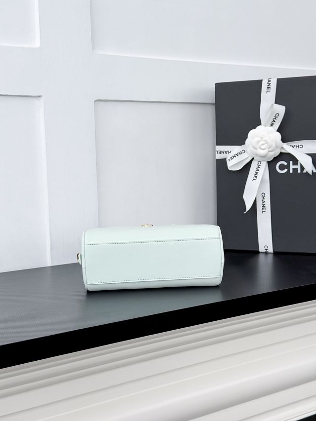 CC calfskin clutch with strap AP5528 light green