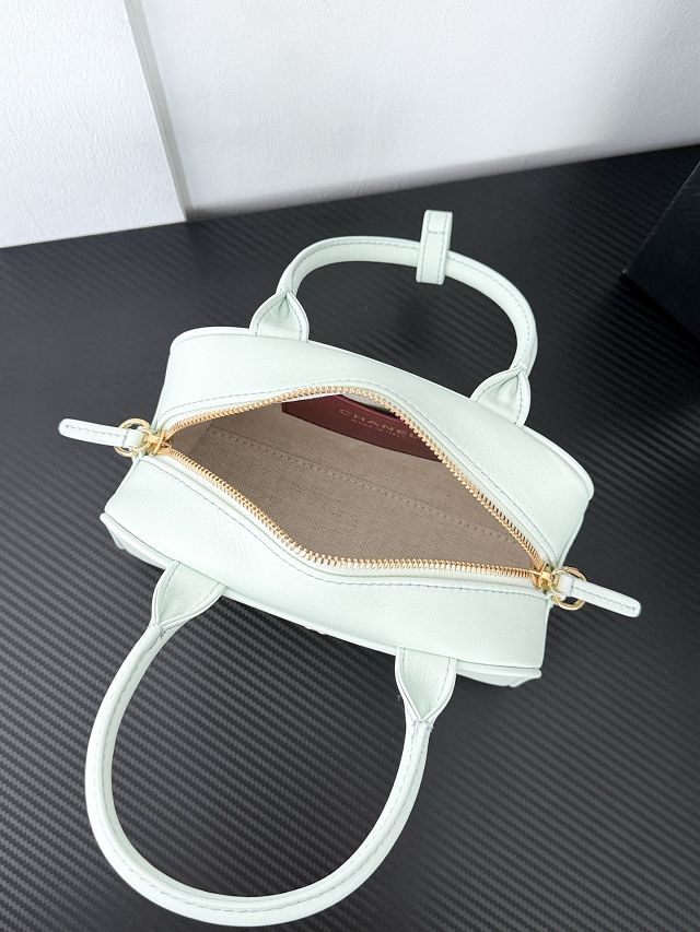 CC calfskin clutch with strap AP5528 light green