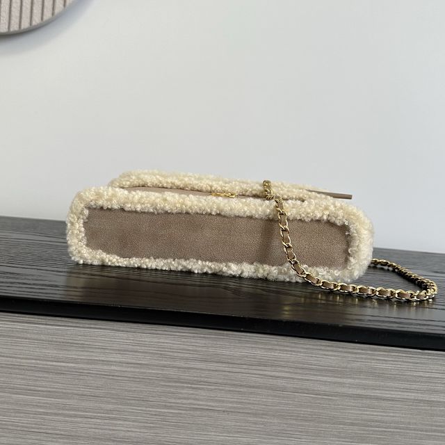 CC shearling large vanity with chain AP5347 